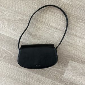 NIEEH crescent bag black vegan